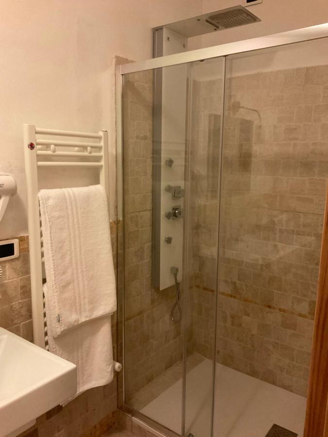 Guest House B&B Pietra Biancaオストゥーニ エクステリア 写真