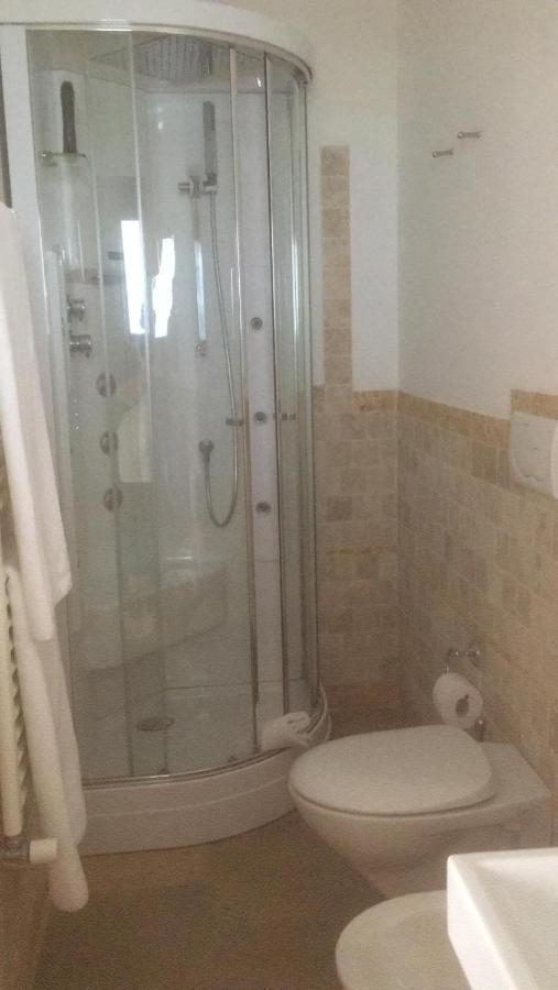 Guest House B&B Pietra Biancaオストゥーニ エクステリア 写真