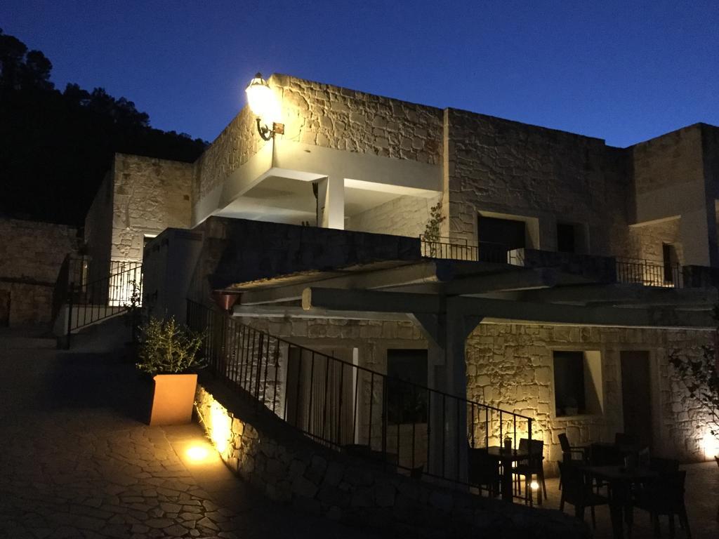 Guest House B&B Pietra Biancaオストゥーニ エクステリア 写真