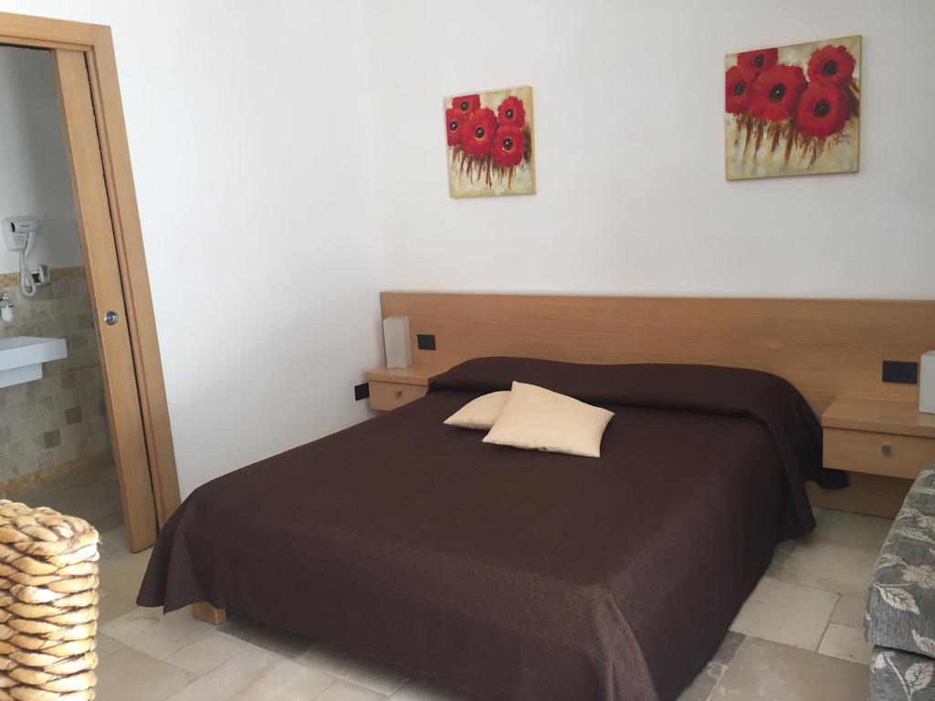 Guest House B&B Pietra Biancaオストゥーニ エクステリア 写真