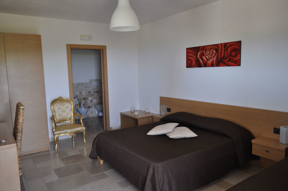 Guest House B&B Pietra Biancaオストゥーニ エクステリア 写真