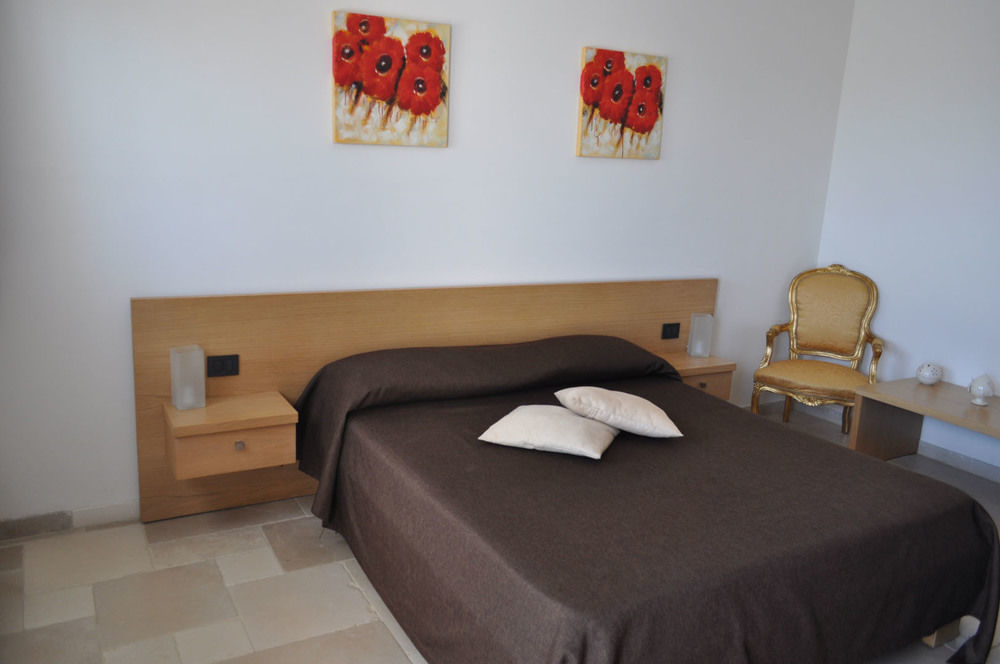 Guest House B&B Pietra Biancaオストゥーニ エクステリア 写真