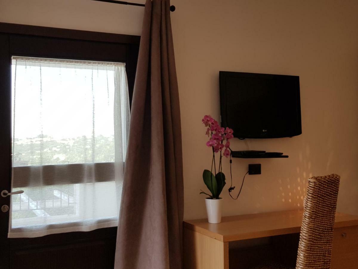 Guest House B&B Pietra Biancaオストゥーニ エクステリア 写真