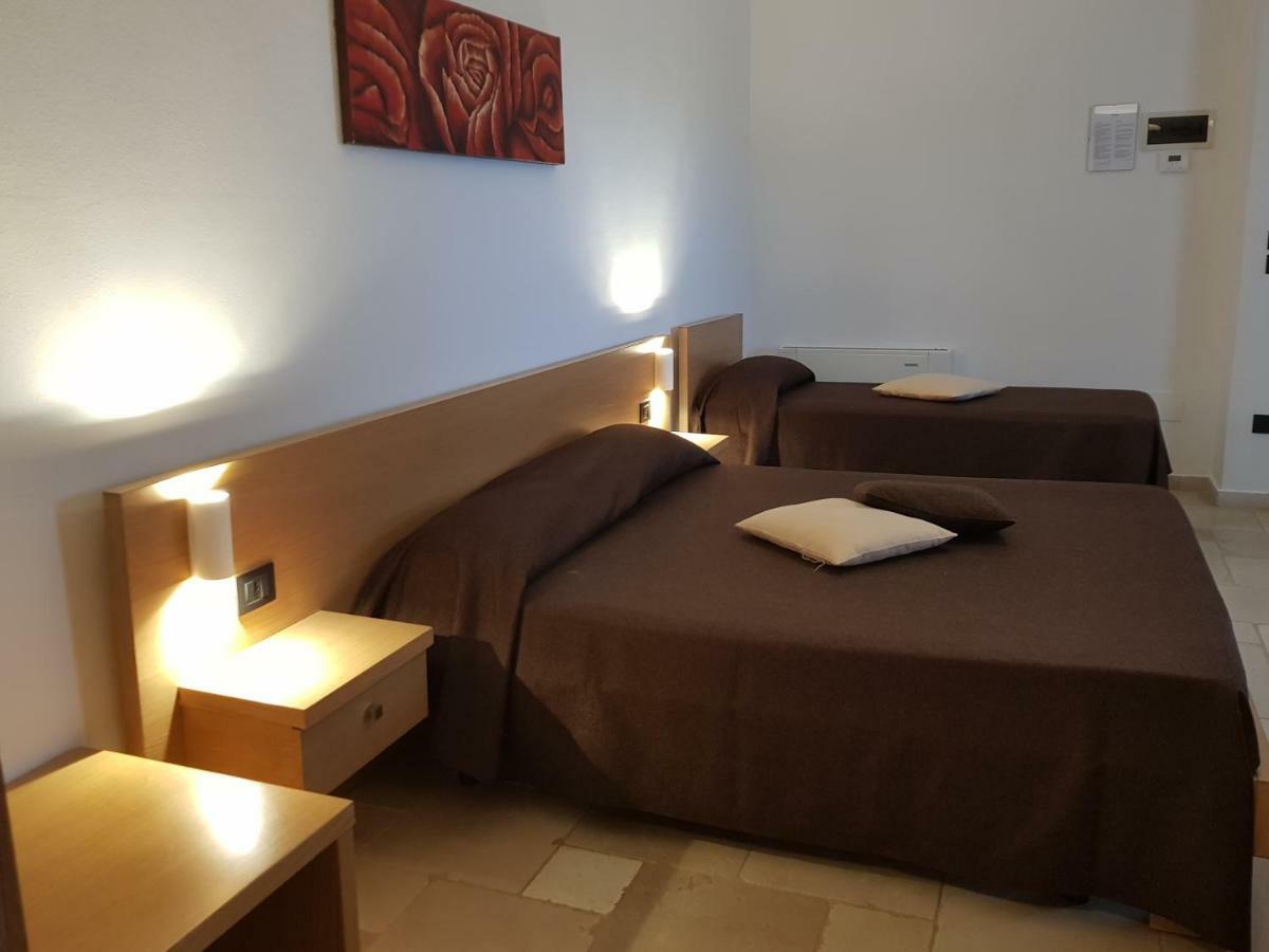 Guest House B&B Pietra Biancaオストゥーニ エクステリア 写真