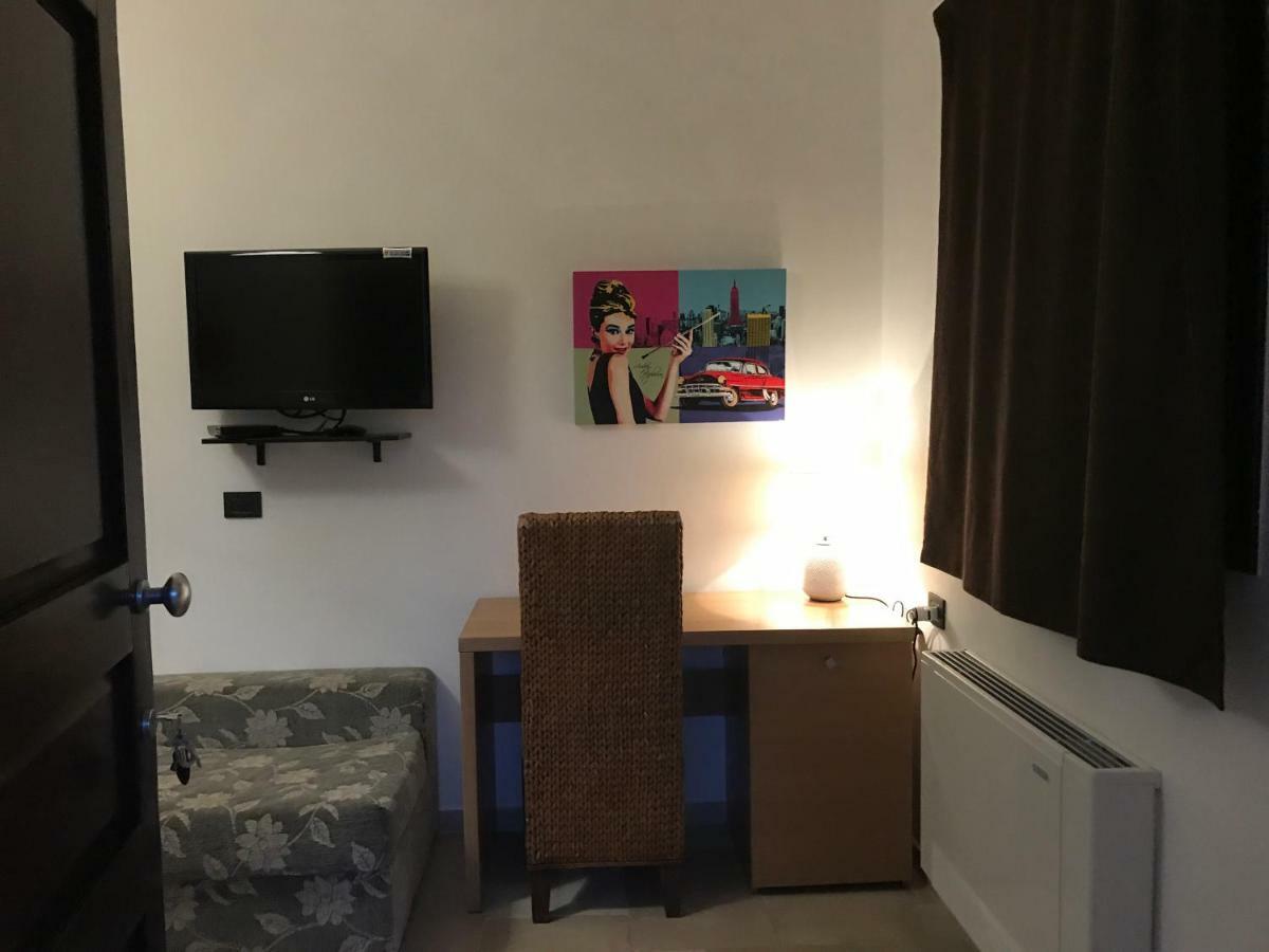 Guest House B&B Pietra Biancaオストゥーニ エクステリア 写真