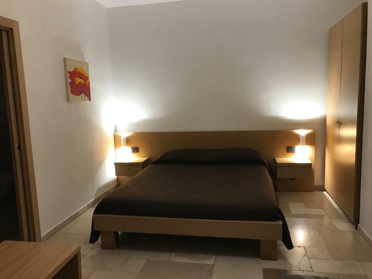 Guest House B&B Pietra Biancaオストゥーニ エクステリア 写真