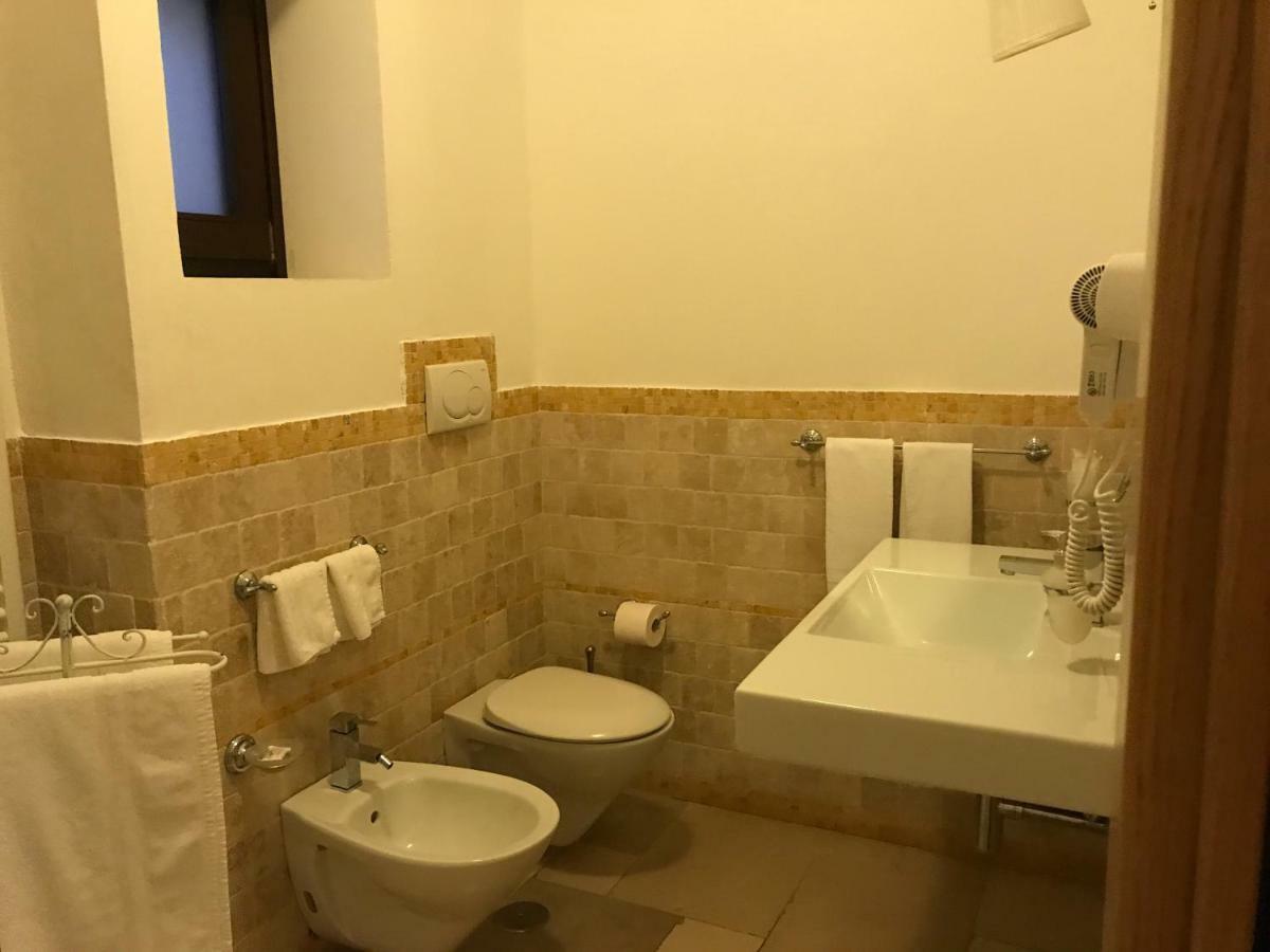Guest House B&B Pietra Biancaオストゥーニ エクステリア 写真